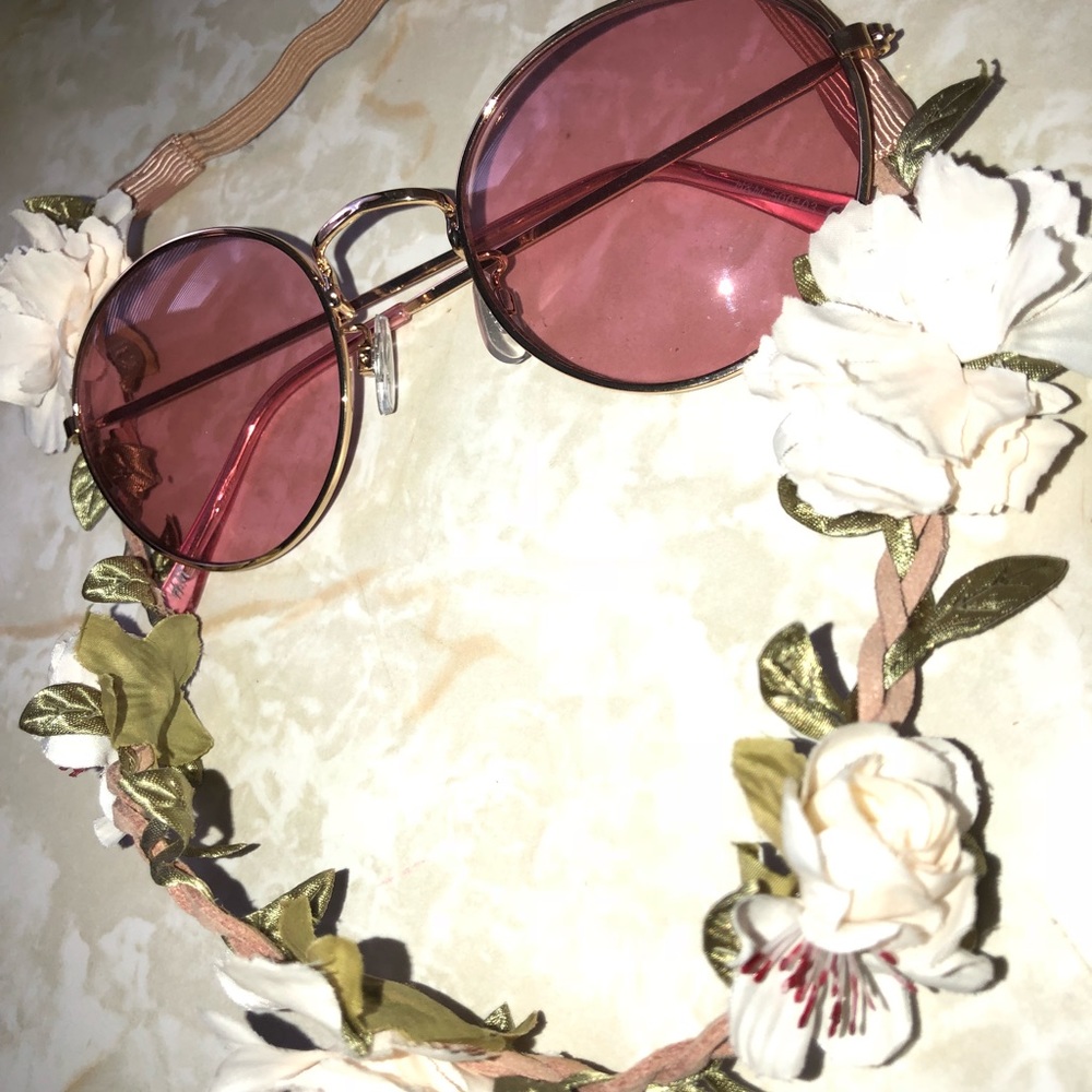 Flower headband + sunglasses